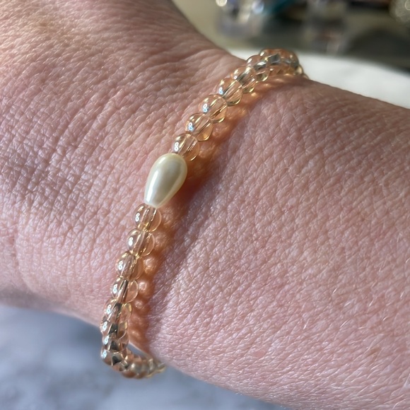 Small citrine with pearl center bracelet in size 7” - Picture 4 of 5
